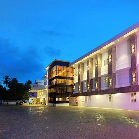 Hotel Apsara Shoranur Zewnętrze zdjęcie