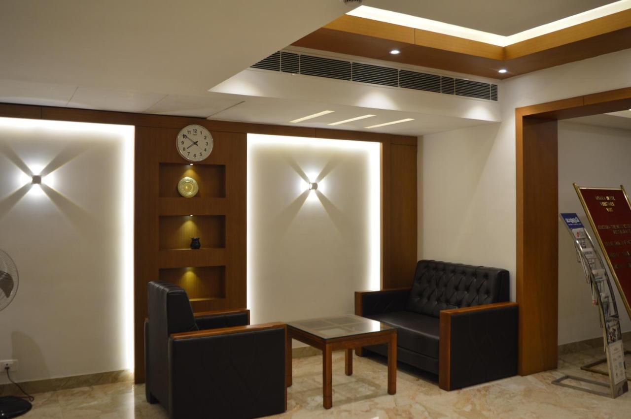 Hotel Apsara Shoranur Zewnętrze zdjęcie
