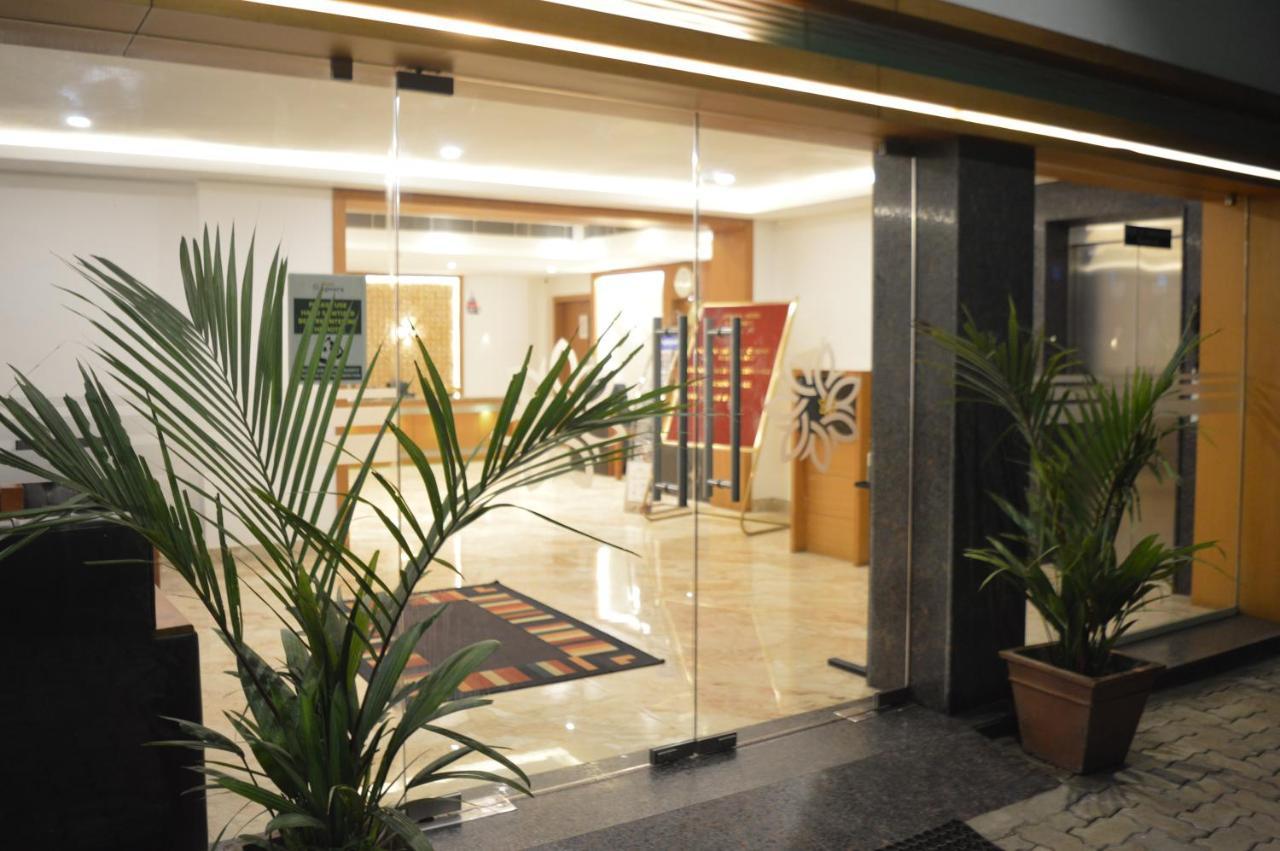 Hotel Apsara Shoranur Zewnętrze zdjęcie