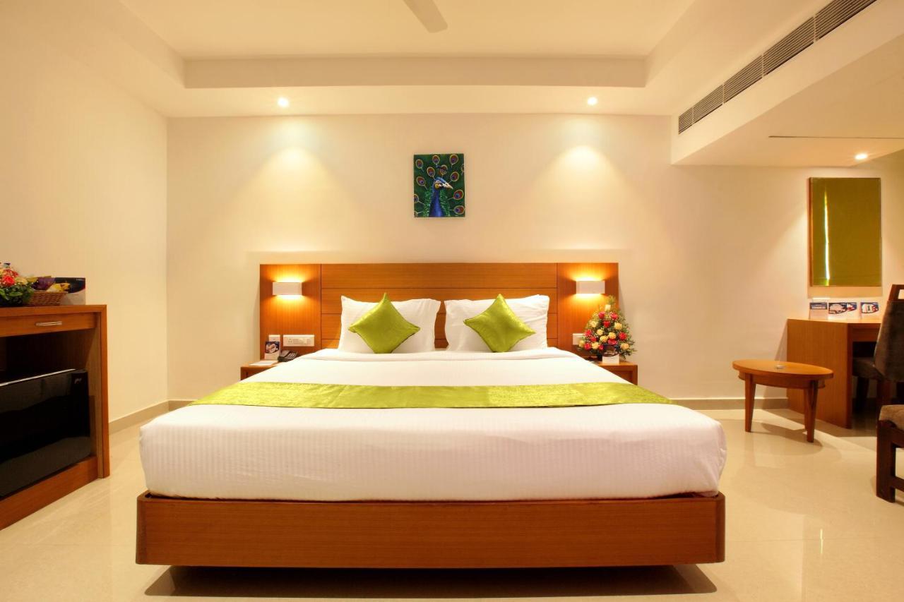 Hotel Apsara Shoranur Zewnętrze zdjęcie