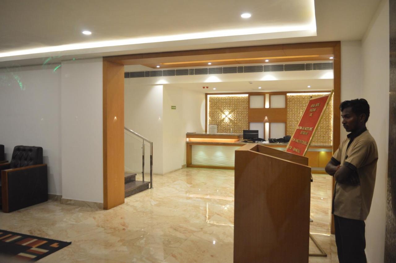Hotel Apsara Shoranur Zewnętrze zdjęcie
