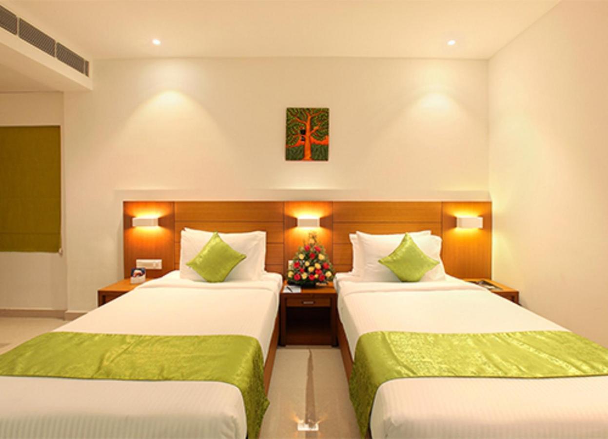 Hotel Apsara Shoranur Zewnętrze zdjęcie