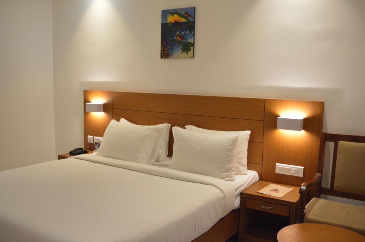 Hotel Apsara Shoranur Zewnętrze zdjęcie