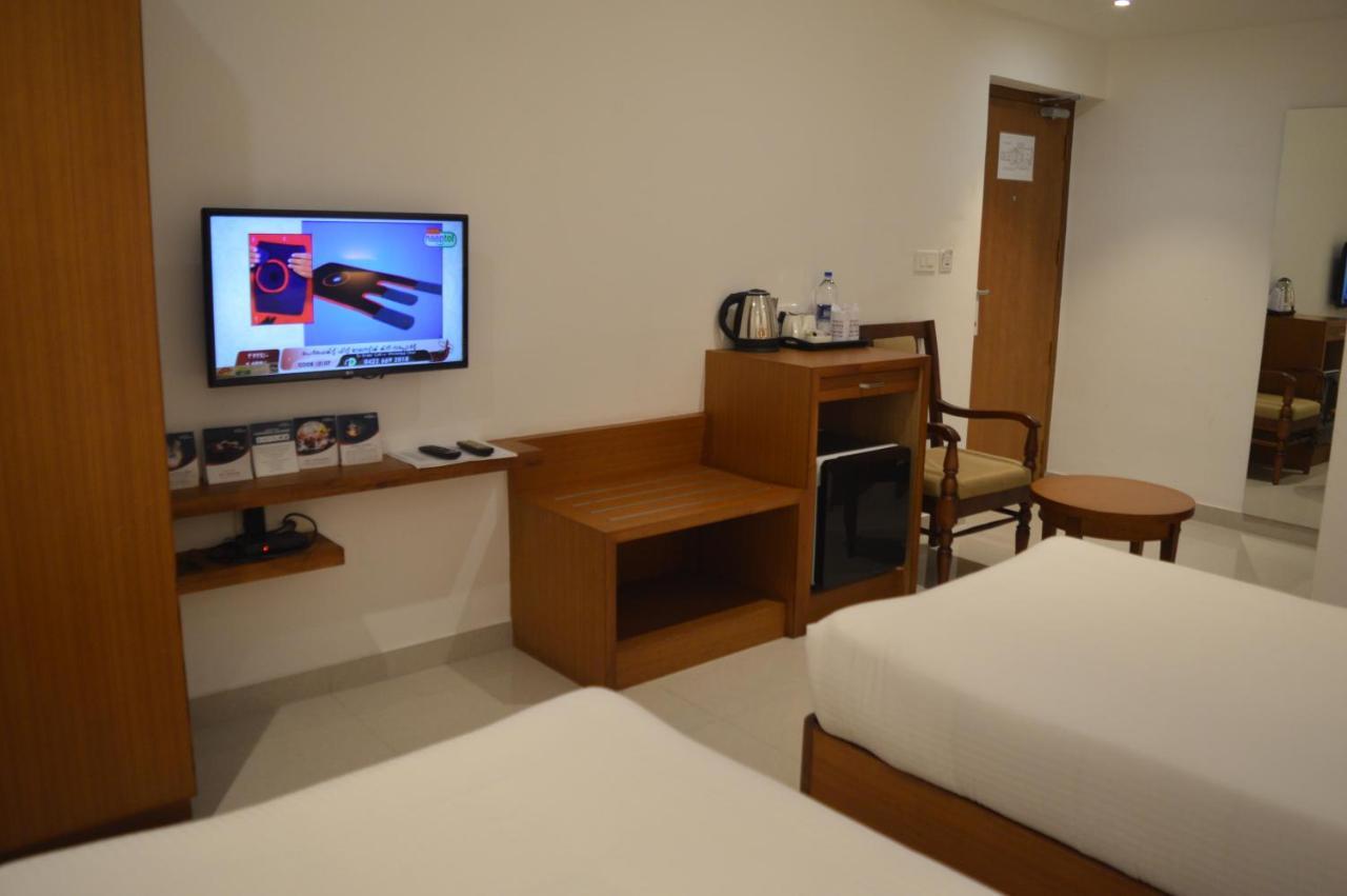 Hotel Apsara Shoranur Zewnętrze zdjęcie
