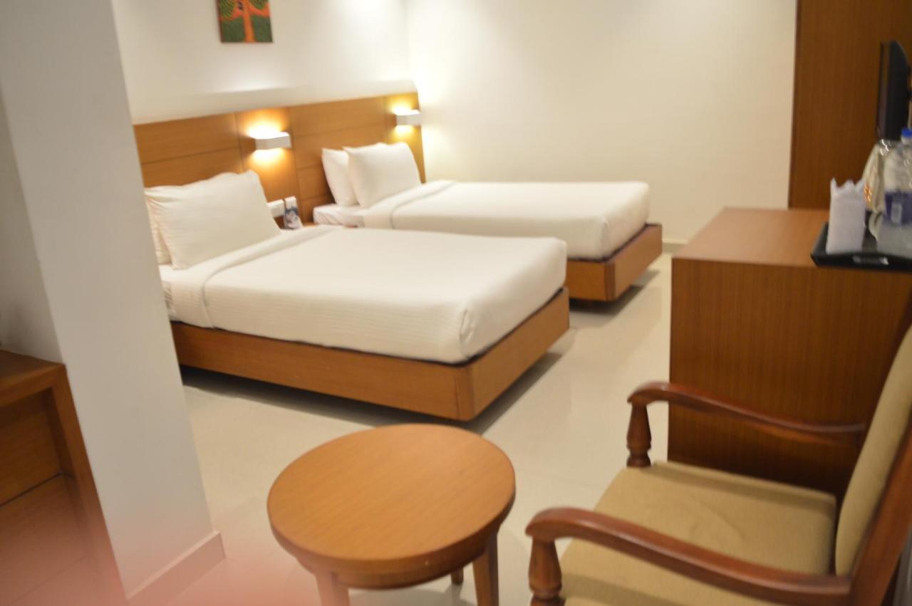 Hotel Apsara Shoranur Zewnętrze zdjęcie