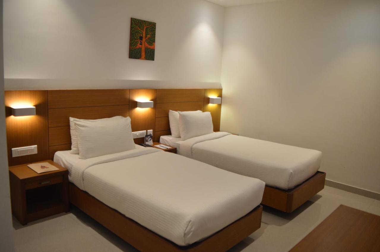 Hotel Apsara Shoranur Zewnętrze zdjęcie