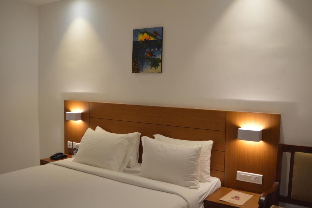 Hotel Apsara Shoranur Zewnętrze zdjęcie