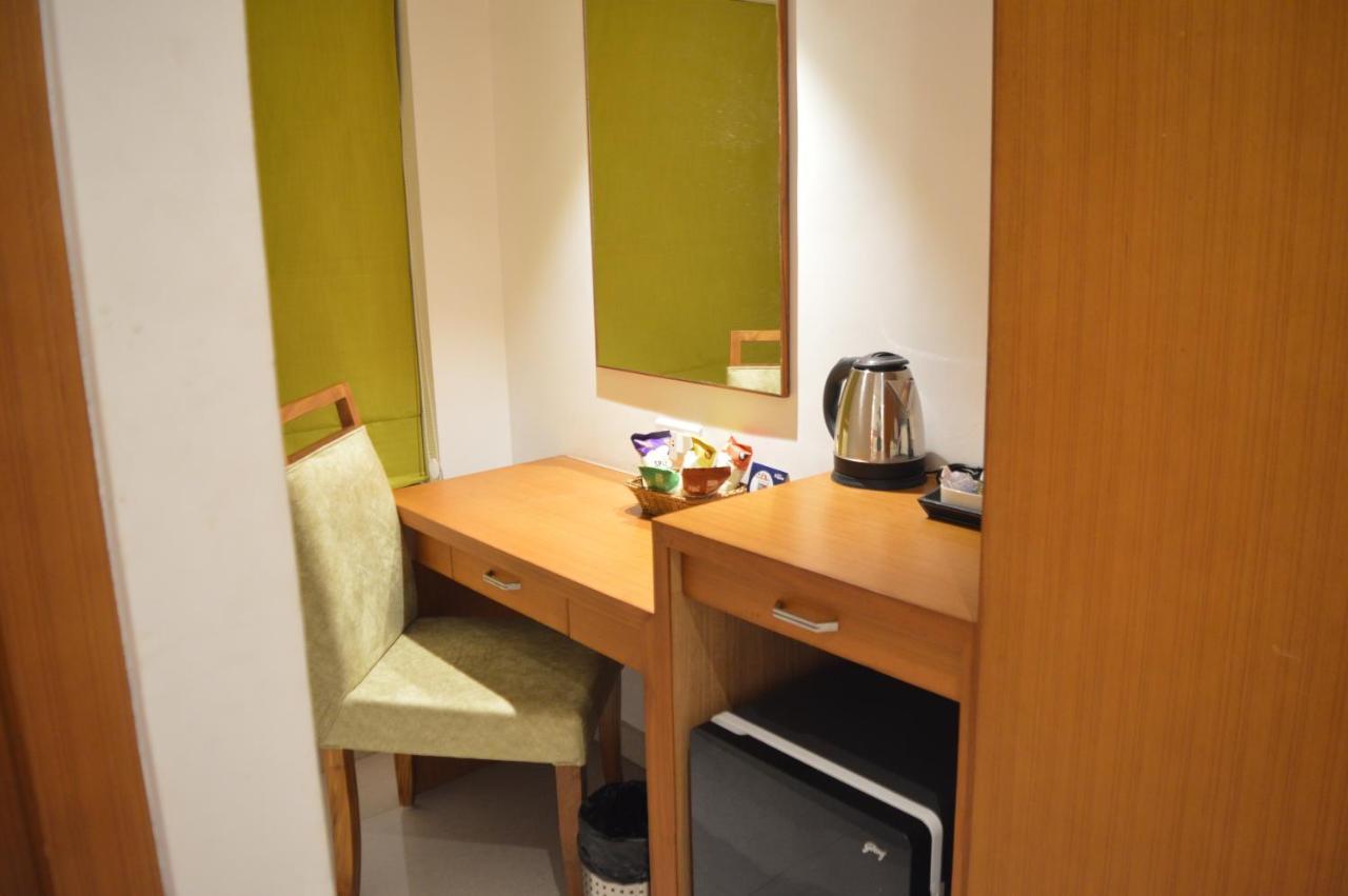 Hotel Apsara Shoranur Zewnętrze zdjęcie